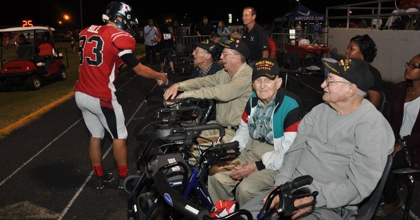 High School Football Player Stops During The Game To Honor & Thank WWII Veterans - picture 2