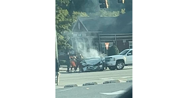 High school football players save scared woman from car as smoke pours out – “We weren’t worried about ourselves” - picture 2