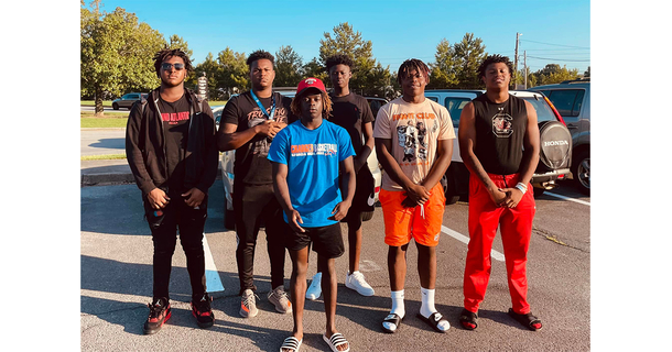 High school football players save scared woman from car as smoke pours out – “We weren’t worried about ourselves” - picture 4