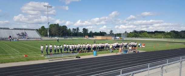 High School Football Players Shock Crowd After They Line Up For National Anthem - picture 3