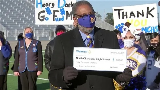 High school principal works a night job at Walmart to support poor students. - picture 5