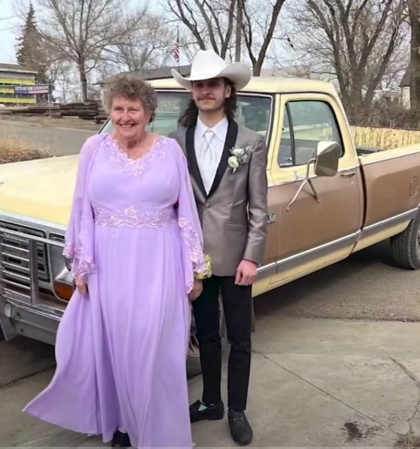 High school Senior takes a important person to his prom: his 92-year-old great-grandmother - picture 3