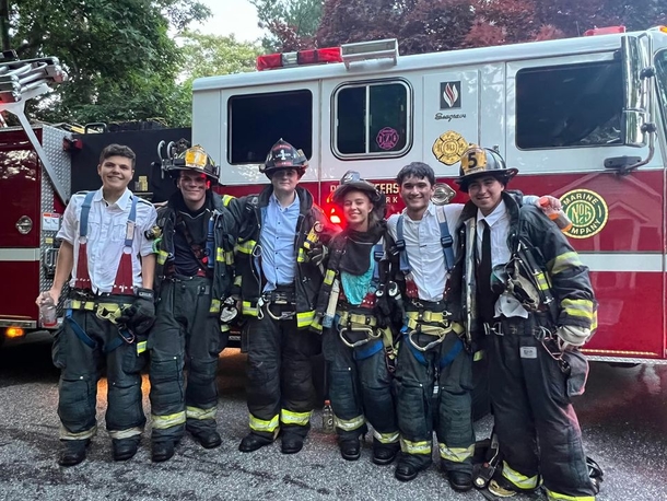 High school students leave graduation early in order to battle fire at classmate’s house - picture 3