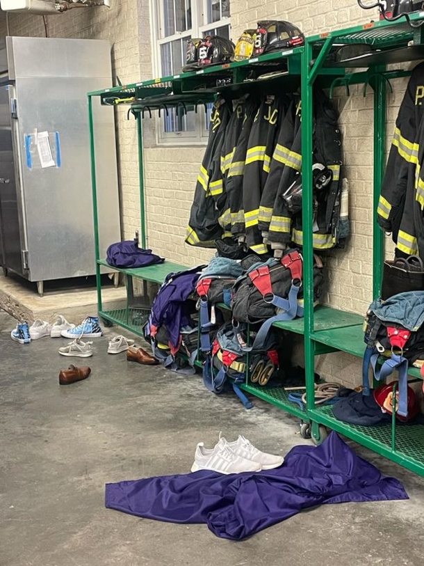 High school students leave graduation early in order to battle fire at classmate’s house - picture 4