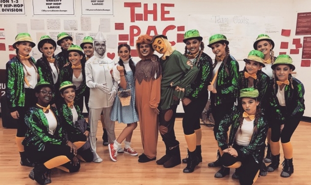 High School Team Gives Groovy Performance Down The Yellow Brick Road, This Is Amazing! - picture 2