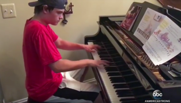 His Job Was To Deliver Our Pizza, But Once He Noticed Our Piano, He Rushed Inside - picture 3