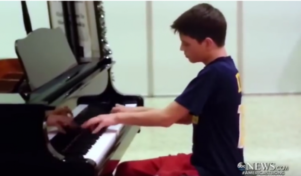His Job Was To Deliver Our Pizza, But Once He Noticed Our Piano, He Rushed Inside - picture 4
