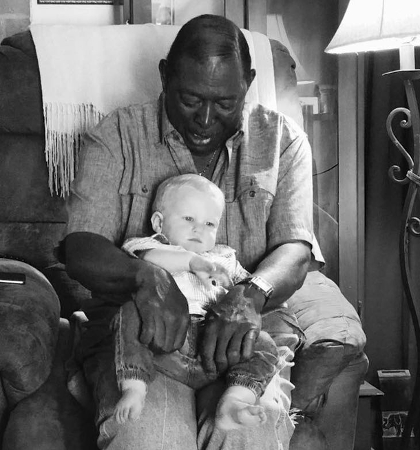 His Neighbor Requests To Hold Baby. Dad Sees Picture And Reveals The Truth - picture 3