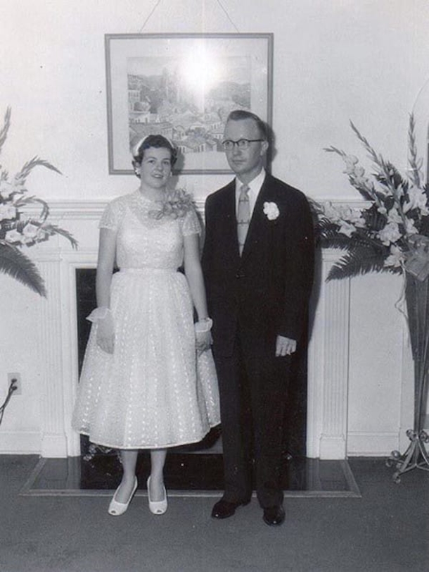 His Wife Of 60 Years Dies, Then He Looks In Her Checkbook And Sees A Note She Kept Hidden - picture 4