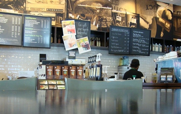 Homeless Guy Asked Cashier What He Could Order With $5, Hits A Nerve When Stranger Hears Cashier's Reply - picture 2