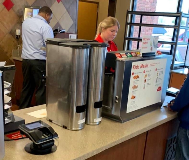 Homeless Guy Asked Cashier What He Could Order With $5, Hits A Nerve When Stranger Hears Cashier's Reply - picture 4