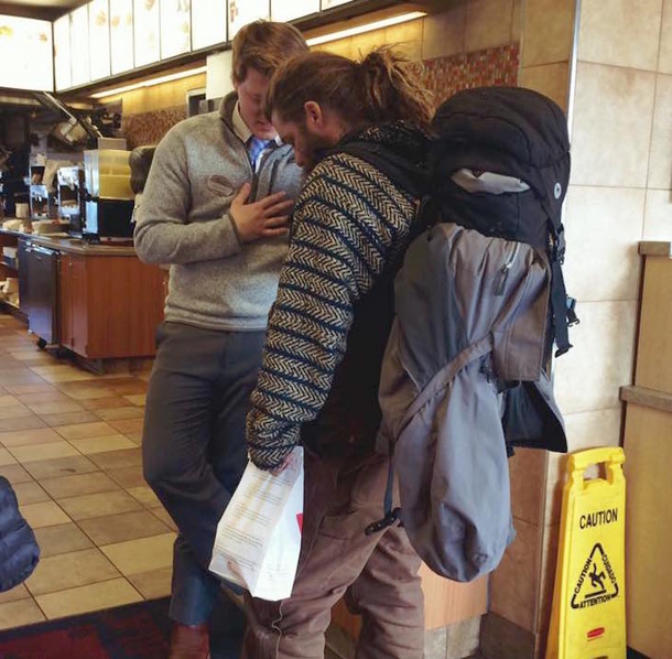 Homeless man kindly asks restaurant for remaining scraps: Manager requests him to do one thing - picture 3