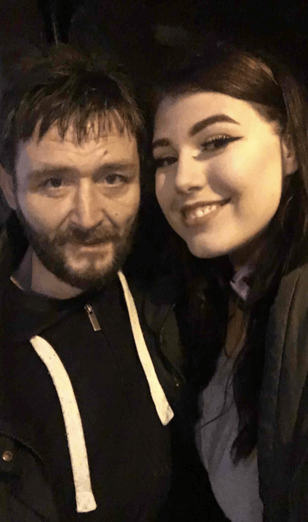 Homeless man travels for two days in order to return cash-filled purse to young woman who lost it on night out - picture 5
