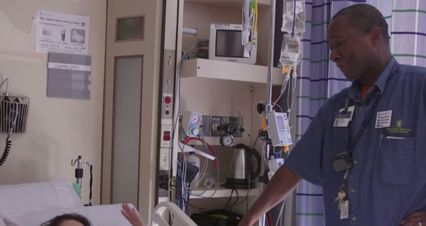 Hospital Attendant Who Transports Patients To Their Rooms Had No Clue The Cameras Were Recording Him - picture 3