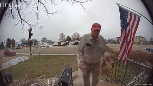 How One Random Delivery Changed This 71-Yr-Old DoorDash Driver’s Life Forever - picture 2