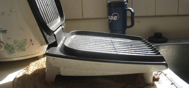 How To Clean A Clean A George Foreman Grill In Seconds Without Scrubbing. Here's How... - picture 2