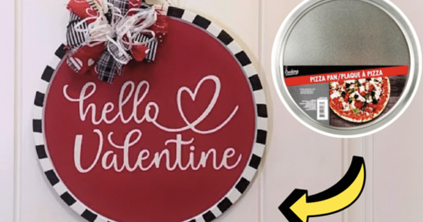 How To Make A DIY Pizza Pan Valentine Door Hanger - picture 2