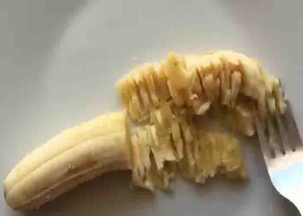 How To Make A Microwave Banana Cake (Recipe) - picture 2