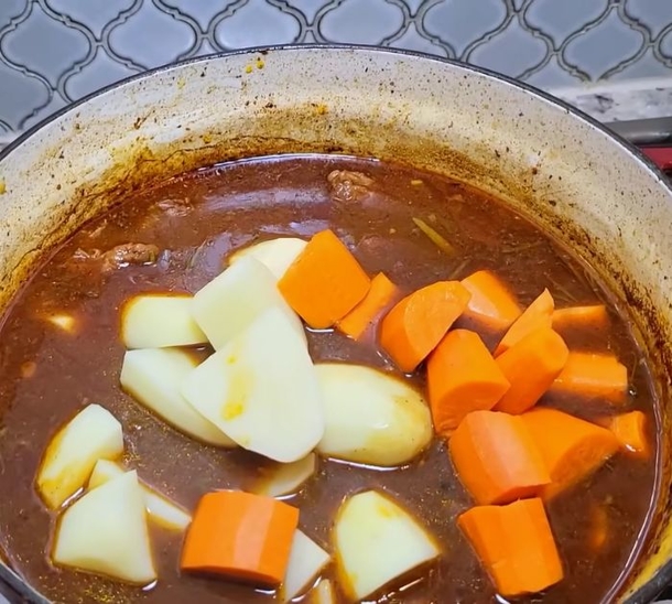 How To Make One Pot Oven Beef Stew - picture 3