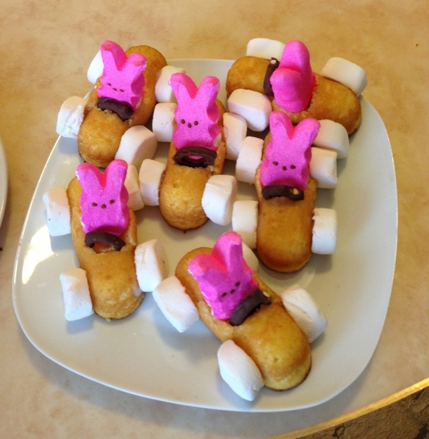 How To Make Race Car Easter Bunnies From Twinkies - picture 3