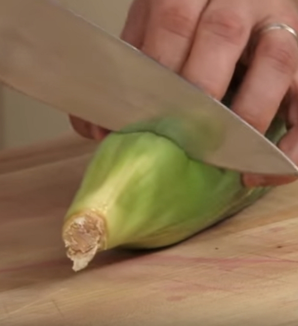 How To Remove The Silk And Husk From Corn In A Matter Of Seconds! (DIY) - picture 3