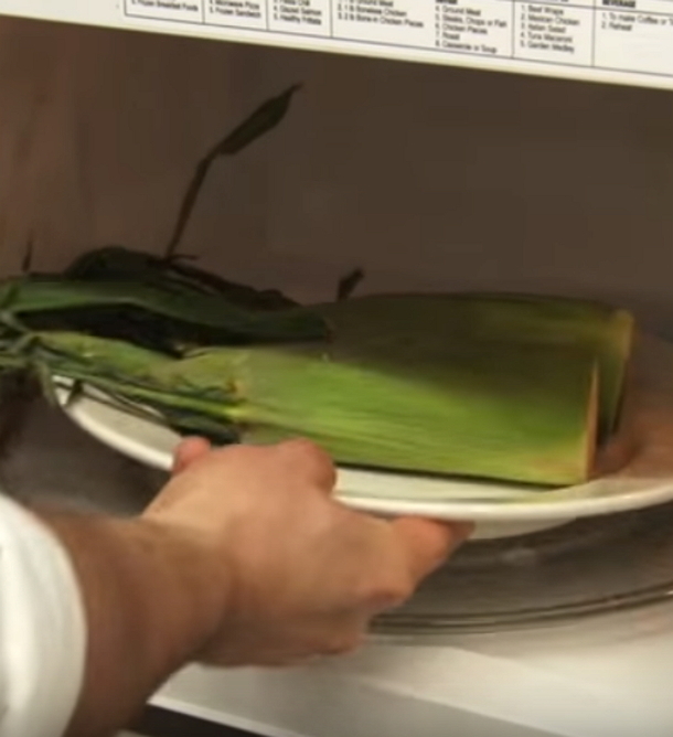 How To Remove The Silk And Husk From Corn In A Matter Of Seconds! (DIY) - picture 4
