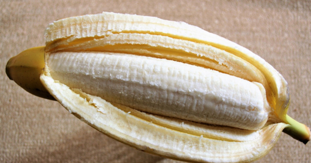 I began to toss this piece of banana away, then my best friend screamed for me to stop. Here's why... - picture 2