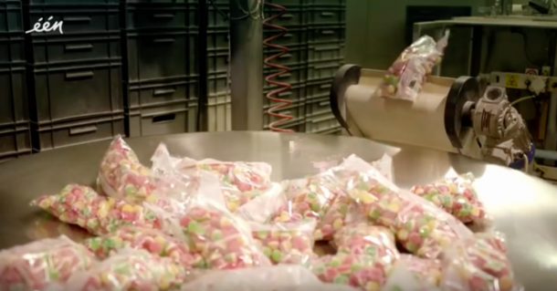 I Never Realized They Did This To Make Gummy Bears. After I Saw This Footage, I Will Never Eat Them Again - picture 2
