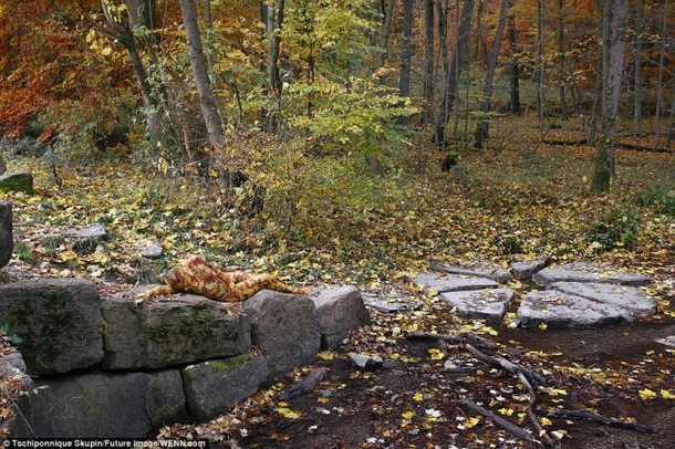 If You Can Find The Woman Hiding In This Painting You’re Considered To Have An Above Average IQ… - picture 2