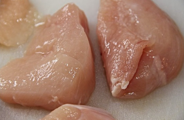 If You Ever Wash Raw Chicken, Here’s Why You Need To Stop Immediately! - picture 2