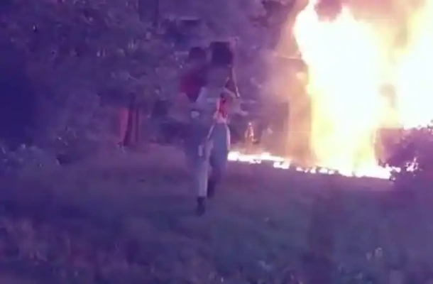In a heroic act of bravery, a pizza delivery driver passing by a blazing house leaps into action, rescuing five children trapped inside. - picture 4