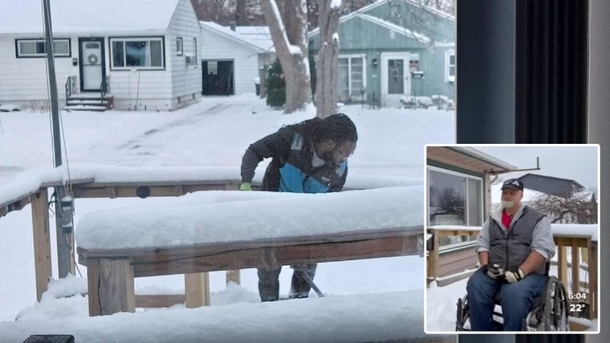 Incredible Act of Kindness: Amazon Driver Clears Snow for Man in Wheelchair - picture 2