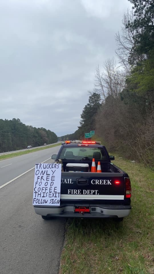 Inspiring: Fire Department Gives Away Free Hot Meals For Truck Drivers - God Bless Them And Our Truckers! - picture 2