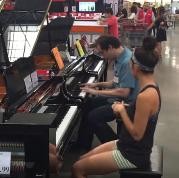 It Seemed To Be A Typical Day At Costco, Until Two Strangers Sat Together At These Pianos - picture 3