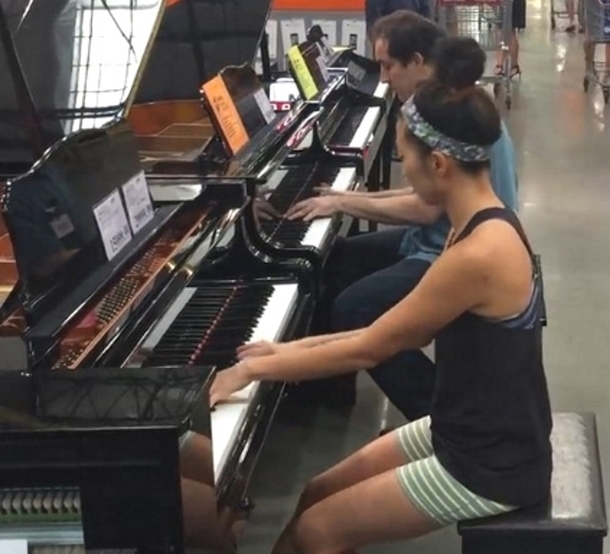 It Seemed To Be A Typical Day At Costco, Until Two Strangers Sat Together At These Pianos - picture 5