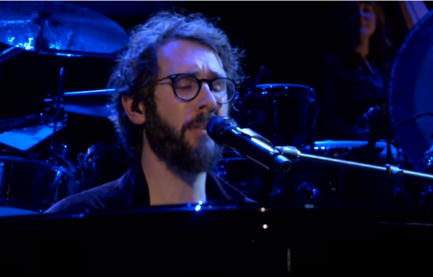 Josh Groban Gets Ready To Sing One Of The Best Songs Ever Made, Brings Crowd To Tears With 1st Note - picture 2
