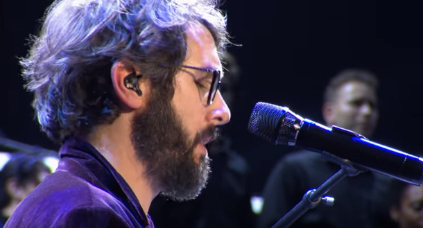 Josh Groban Gets Ready To Sing One Of The Best Songs Ever Made, Brings Crowd To Tears With 1st Note - picture 4