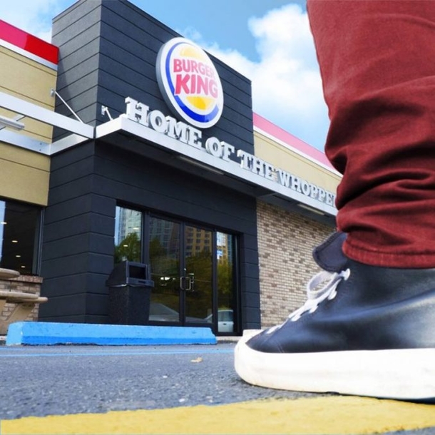 Karma Strikes Rude Mother And Her Obnoxious Kid At A Burger King Restaurant - picture 2