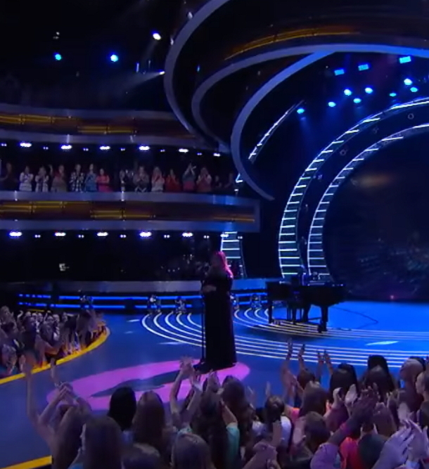Kelly Clarkson Sings Emotional Version Of My Favorite Song, It Even Made Keith Urban Break Into Tears - picture 2