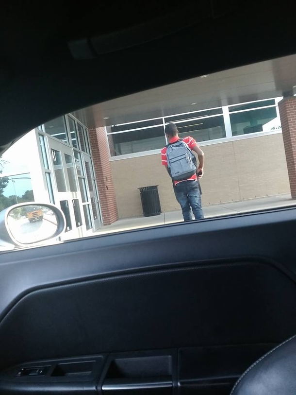 Kid Knocks On Neighbor's Doors In Desperation -- No One Helps Him, Then Tough Guy Shows Up - picture 4