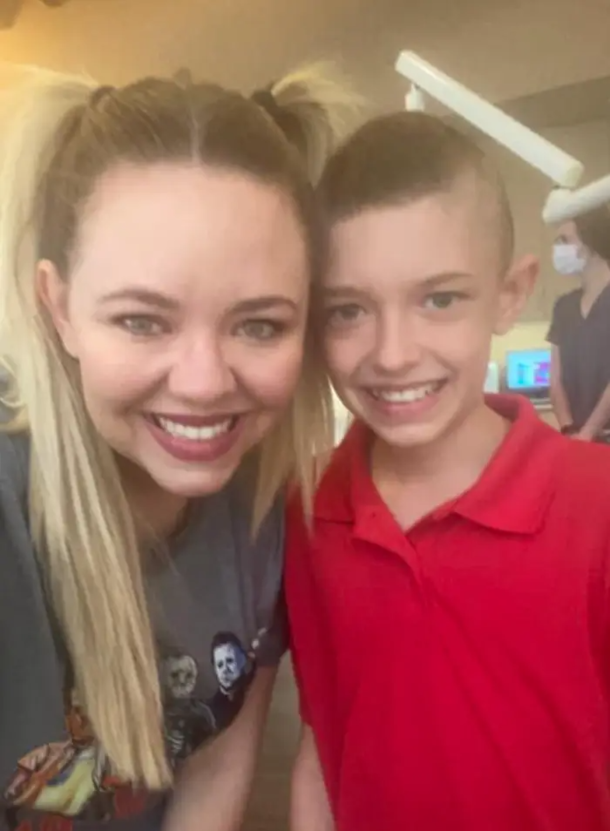 Kid signs his own yearbook telling himself to ‘make more friends’ after classmates didn't want to write in it - picture 2