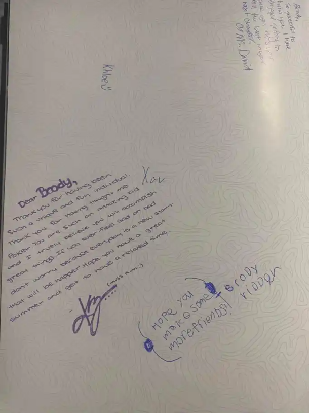 Kid signs his own yearbook telling himself to ‘make more friends’ after classmates didn't want to write in it - picture 3