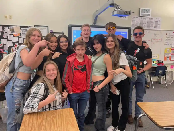 Kid signs his own yearbook telling himself to ‘make more friends’ after classmates didn't want to write in it - picture 4