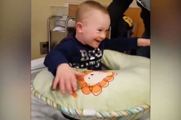 Kid With Down Syndrome Sees Baby Brother For 1st Time, Heartwarming Reaction Recorded On Cam - picture 3