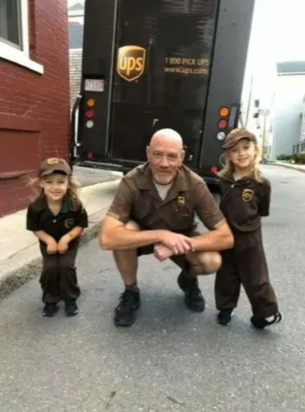 Kids surprise their favorite UPS delivery driver by dressing up like him; makes his day - picture 2