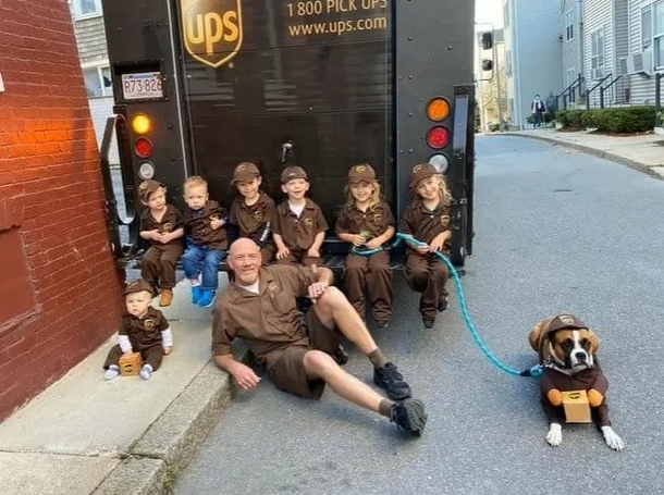 Kids surprise their favorite UPS delivery driver by dressing up like him; makes his day - picture 3