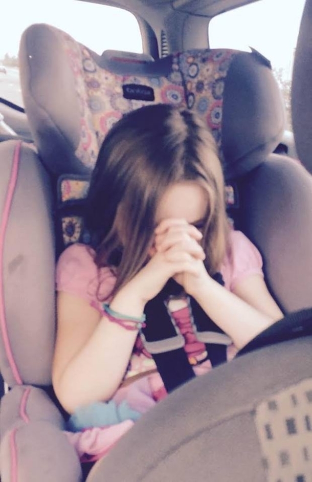 Kids Unusually Quiet In Backseat, Then Mom Saw What’s In The Rearview Mirror - picture 3