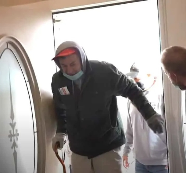 Kind strangers provide new home for elderly veteran who was at risk of losing his "unsafe" home. - picture 4