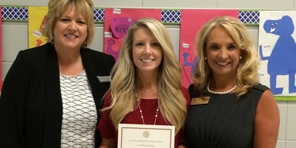 Kindergarten Teacher Takes Off Running As Terror Unfolds On Playground - picture 3