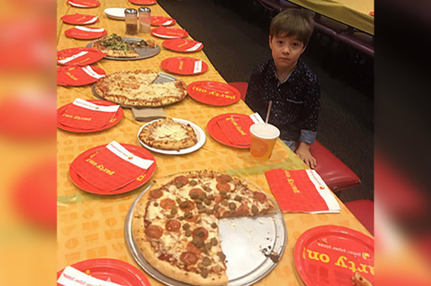 Kindergartner Parties Alone Because No One Showed Up To His Birthday Party - picture 2